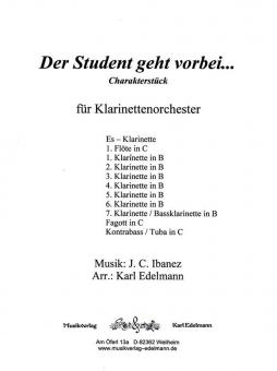 Der Student geht vorbei 
