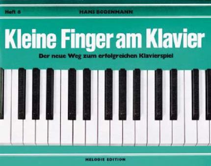 Kleine Finger am Klavier 8 
